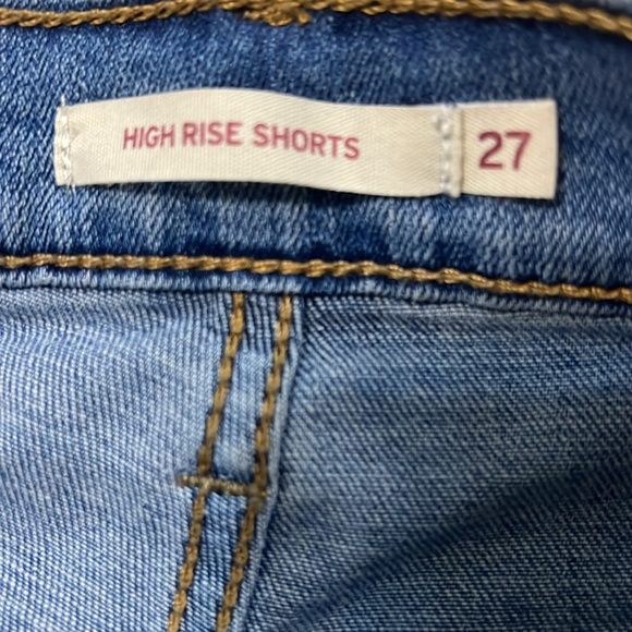 Levi’s high rise denim shorts - Picture 2 of 4